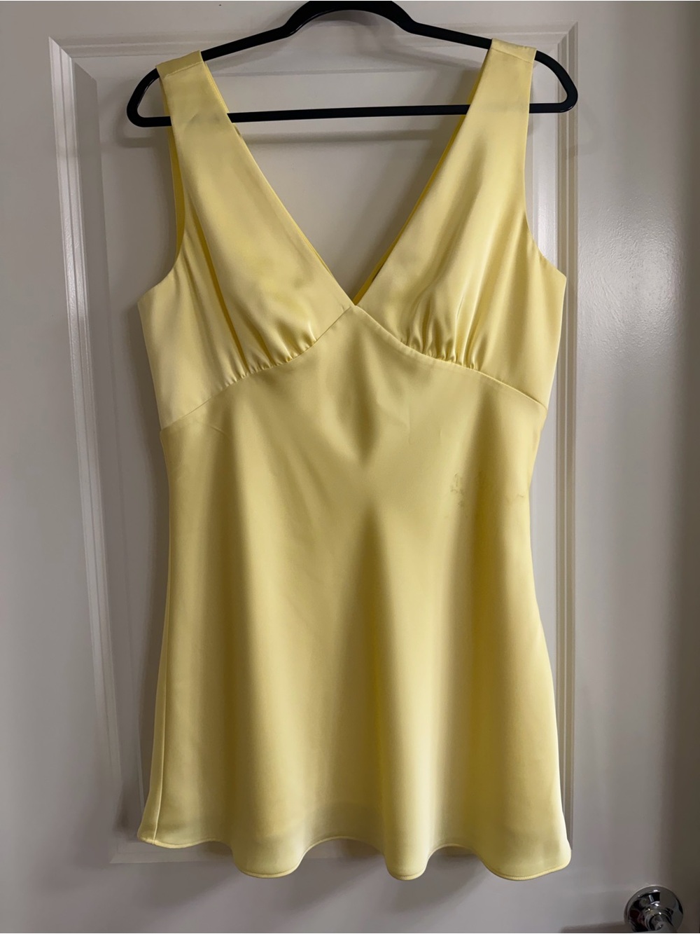 Gianni Bini Pale Yellow V-Neck Sleeveless Dress